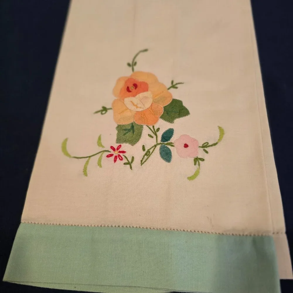 Hand Towels Set of 2 Linen Floral Applique Embroidery White Blue Pink 1950s MCM